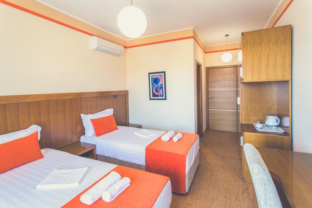 Apartments Deus Dobra Voda Pokoj fotografie