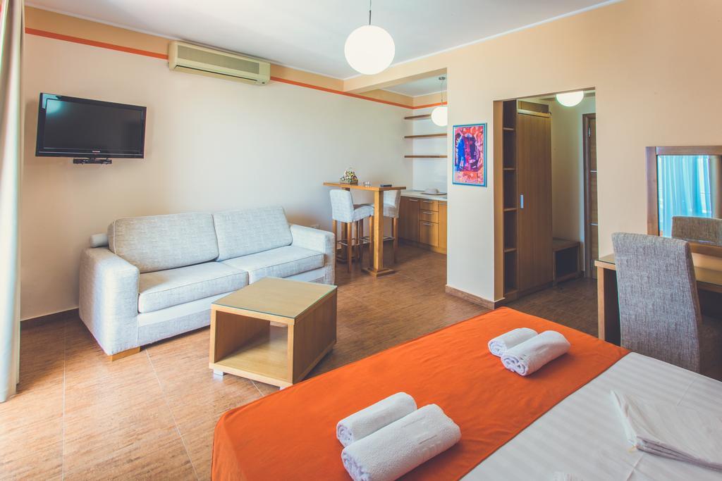 Apartments Deus Dobra Voda Pokoj fotografie